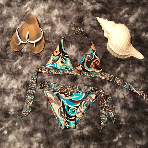 Bikini Set - Picture 1 of 3